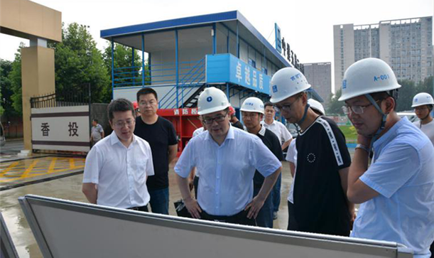 新都区区委副书记、区长李云到新都香城体育中心项目调研指导工作