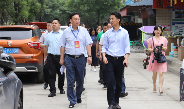 区人大调研组考察九游会j9网站首页集团香城公司静安农贸市场工程项目